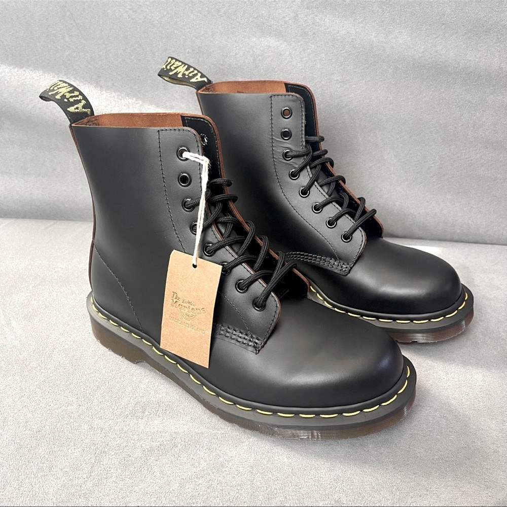 DR MARTENS VINTAGE MADE IN ENGLAND MIE 1460 LACE UP COMBAT BOOTS NWT